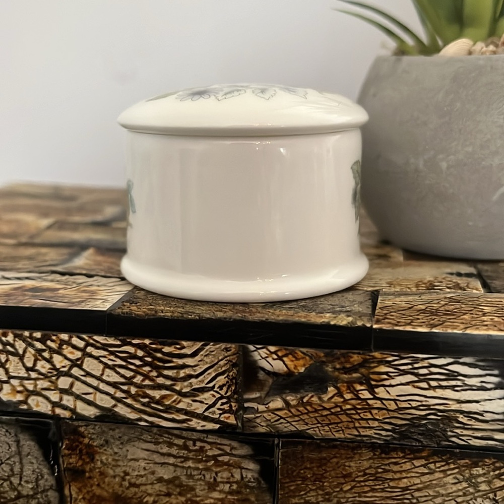 WEDGWOOD Bone China Clementine Pill Box - Picture 3 of 9